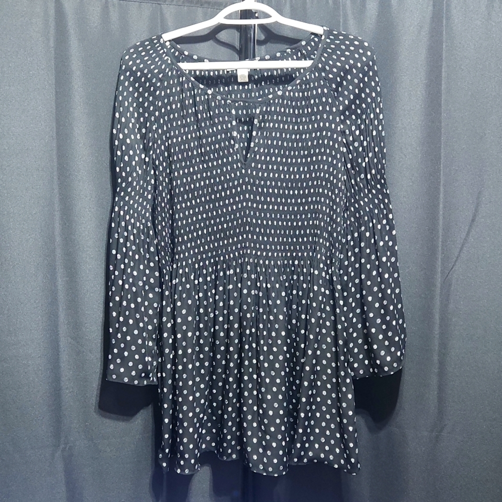 black with white polka dots maternity top. size xl